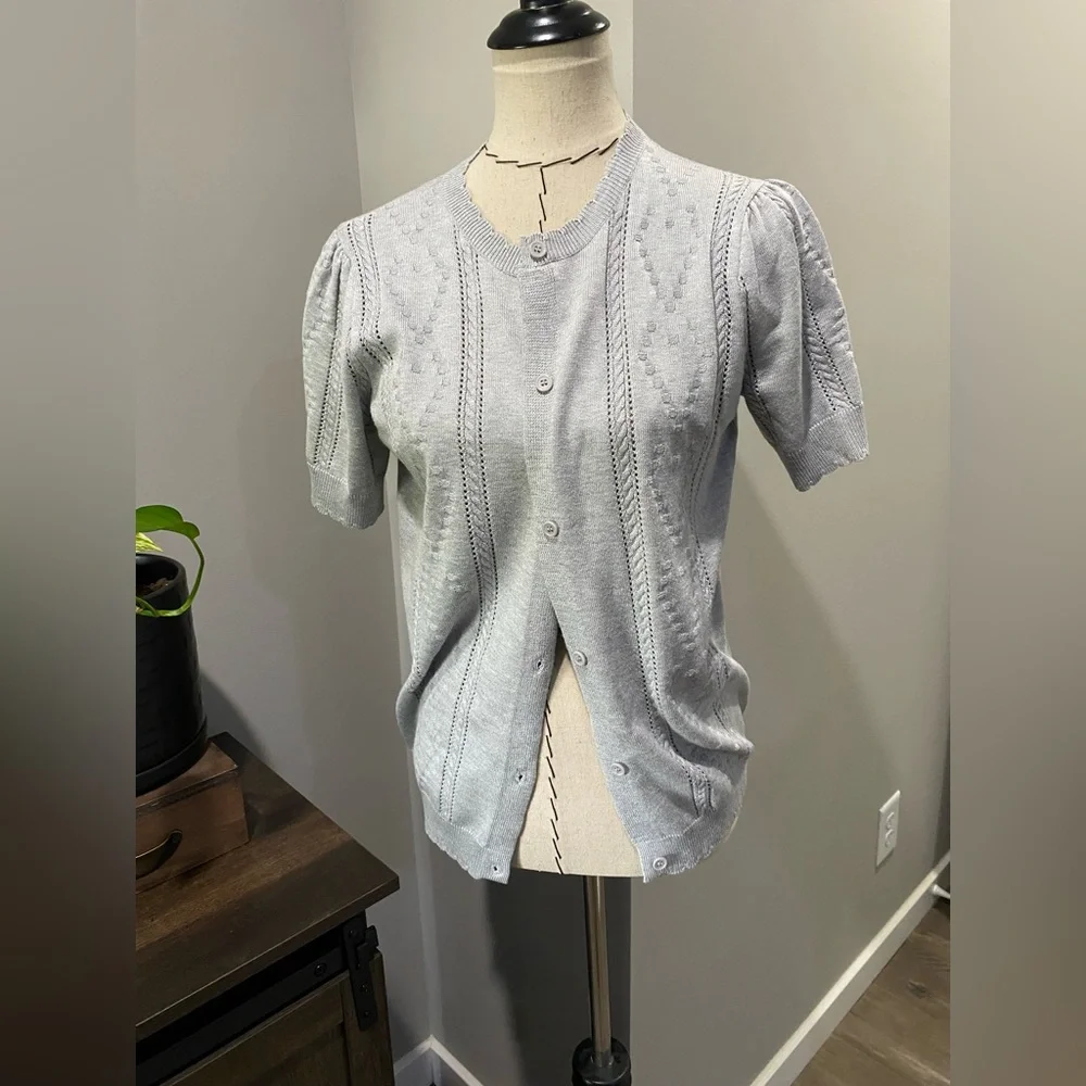 Kancy Kole women’s short sleeve sweater in light grey. Women’s size L - Picture 14 of 16